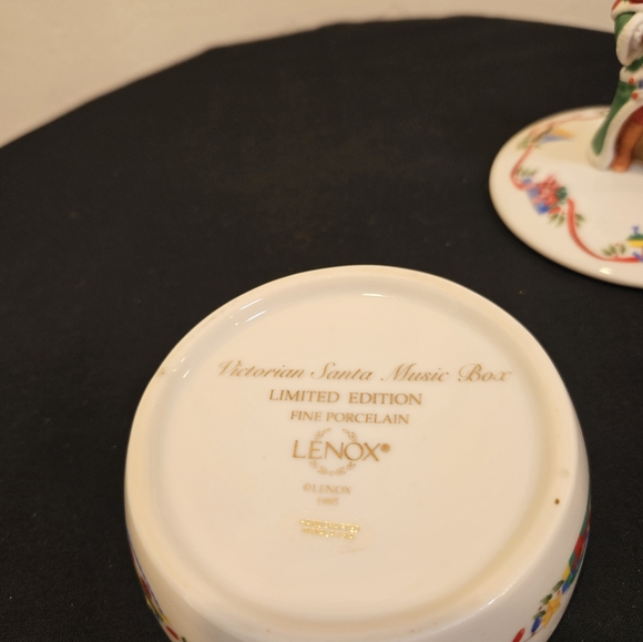 Lenox Victorian Santa Music Box - Picture 8 of 8